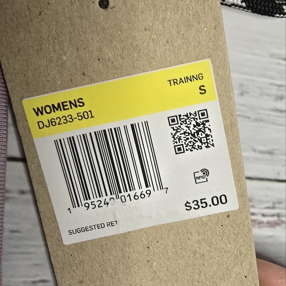 NWT 2 Nike Dri-fit Yoga Nike Tanktops Lavender And White Woman Size Small - Picture 3 of 9